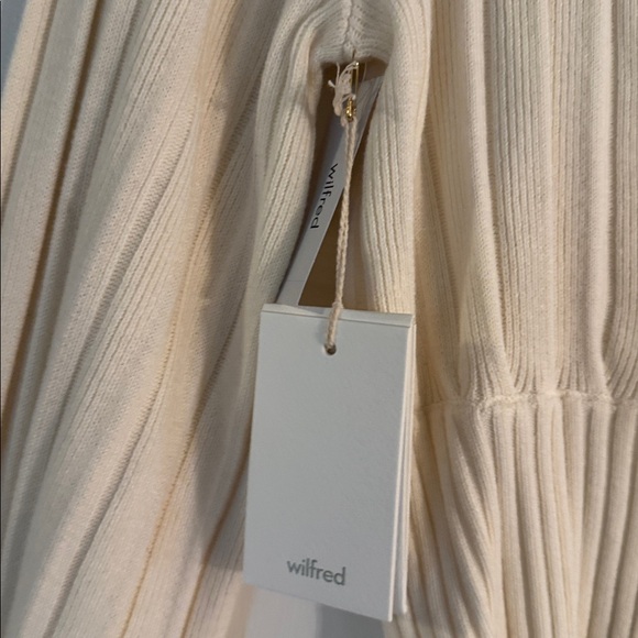 Aritzia Wilfred PLUNGE FRONT CARDIGAN in Cream - Picture 4 of 5